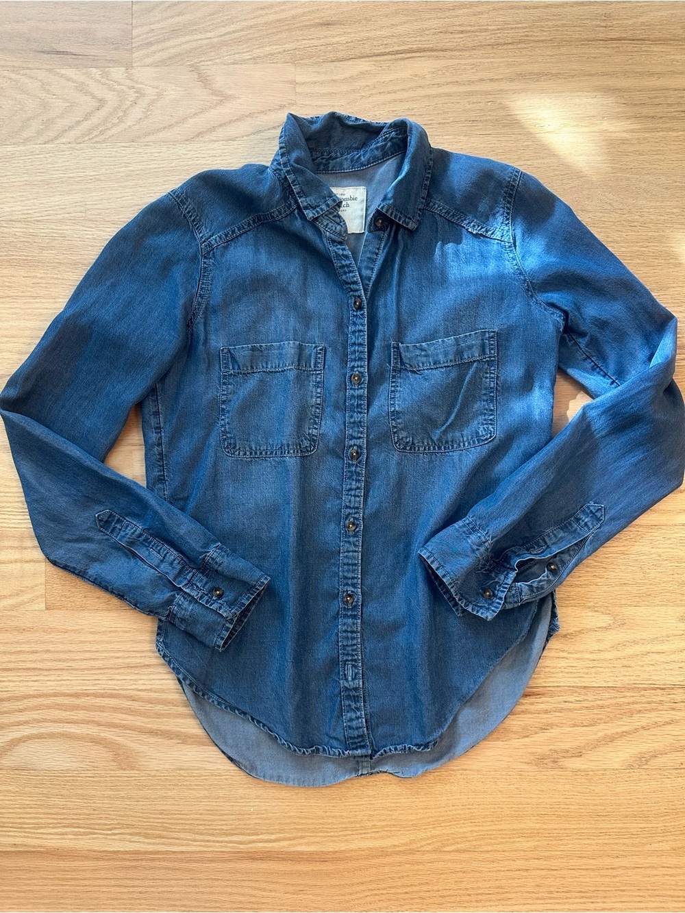 Women’s Abercrombie & Fitch denim chambray bottom down shirt